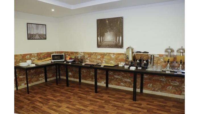 Almond Hotel Apartments poza 2
